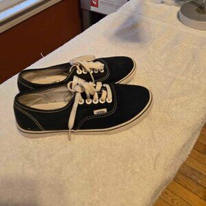 Vans lowpro black shoe sneaker 6.5 women like new
